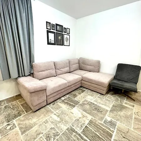 Titan Apartment *